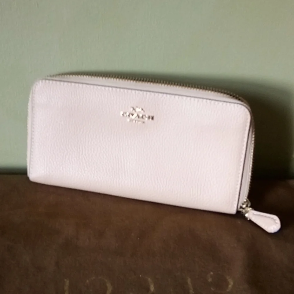 Coach long zip around beige wallet new no tags unused 8" by 4 - Picture 1 of 8